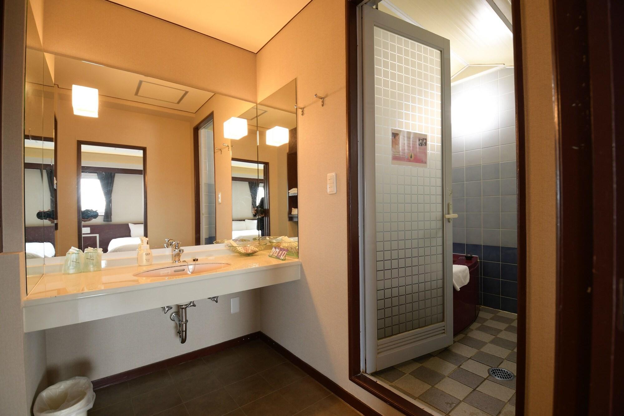 Rycom Crystal Hotel Okinawa Екстер'єр фото